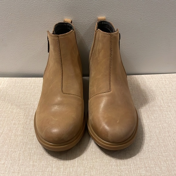 Sorel Women's ELIE Leather Booties Sz
Women's 8 - Picture 3 of 9